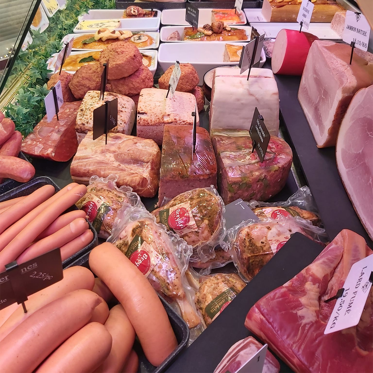 Charcuterie maison préparée à l'atelier